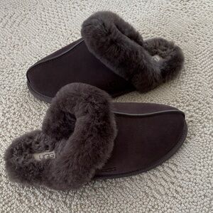 UGG Women's Dark Grey Fuzzy Shearling Slippers - New